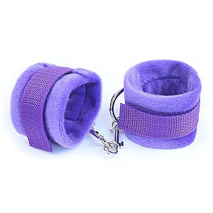 INTOYOU Handcuffs Long Fur (Purple)